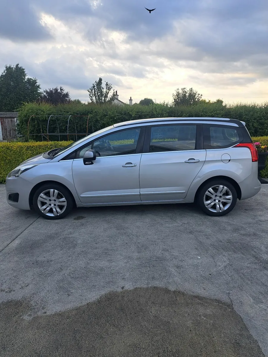 Peugeot 5008 2014 - Image 1