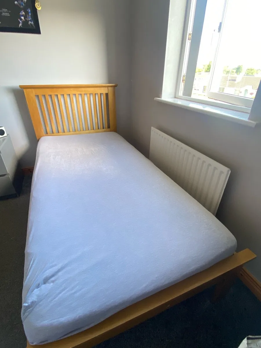 Single bed - Image 1