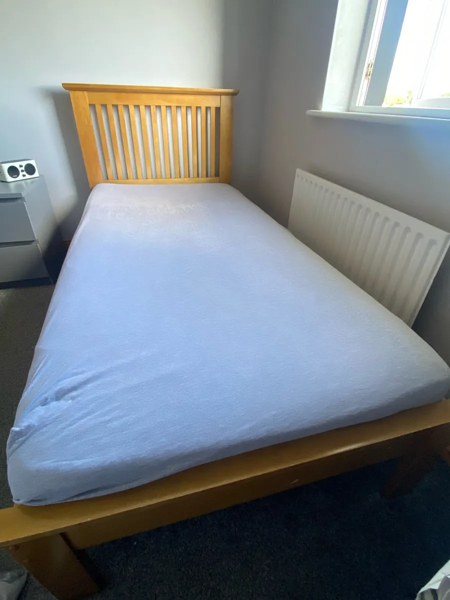 Single bed - Image 2