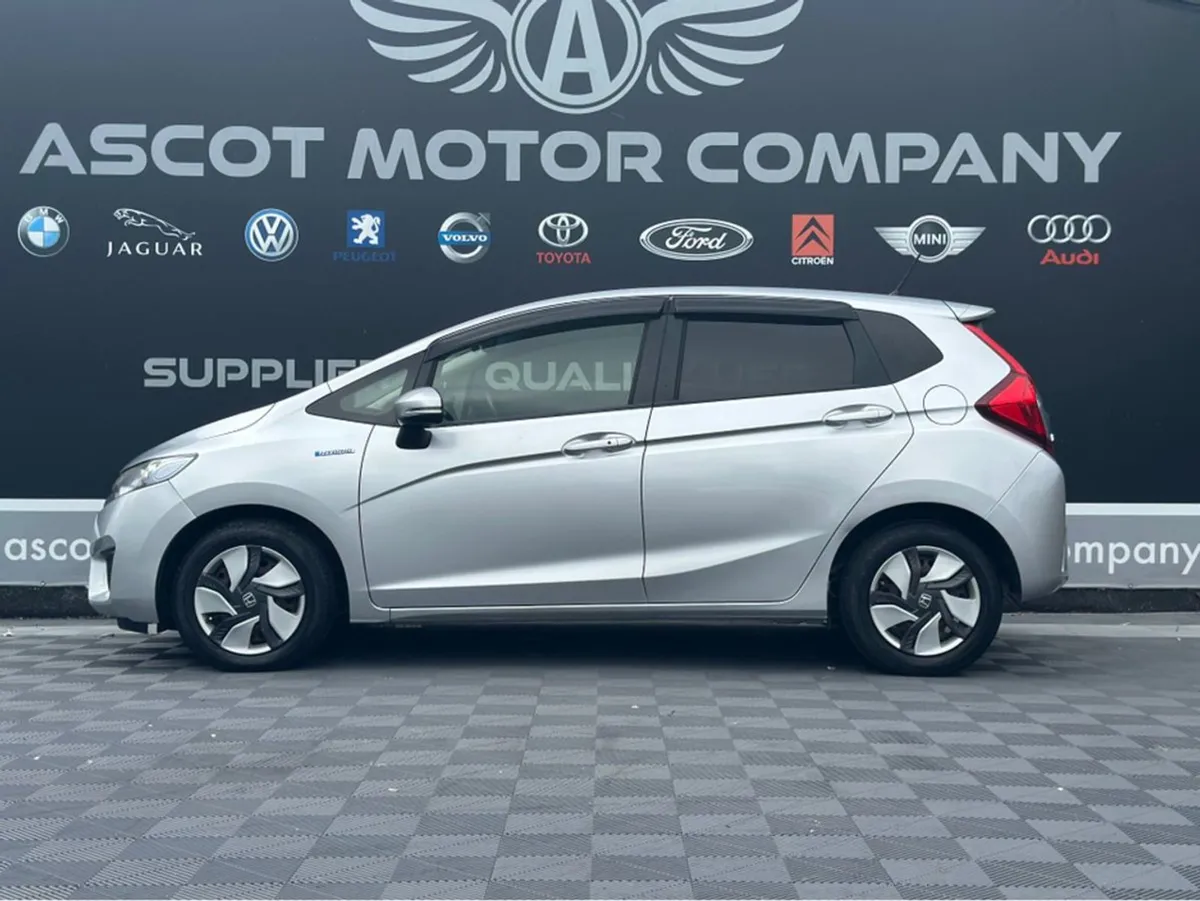 Honda Fit Hybrid - Image 2
