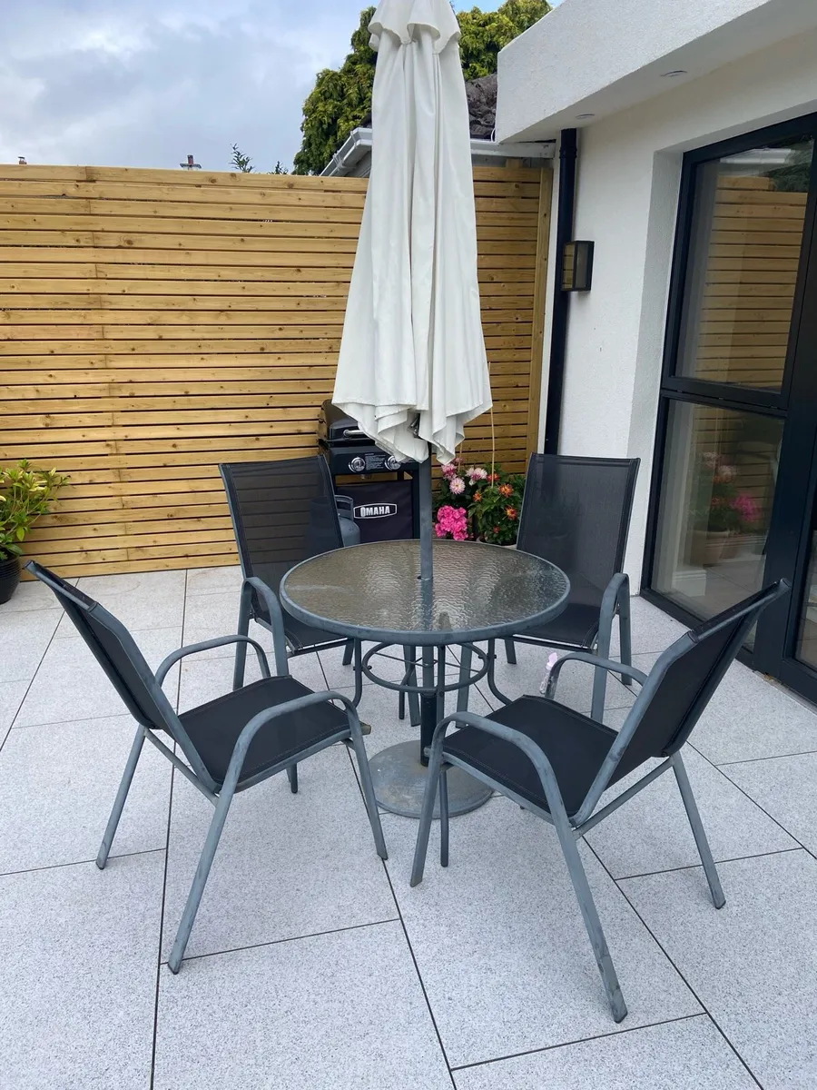 Outside Table and 4 Chairs