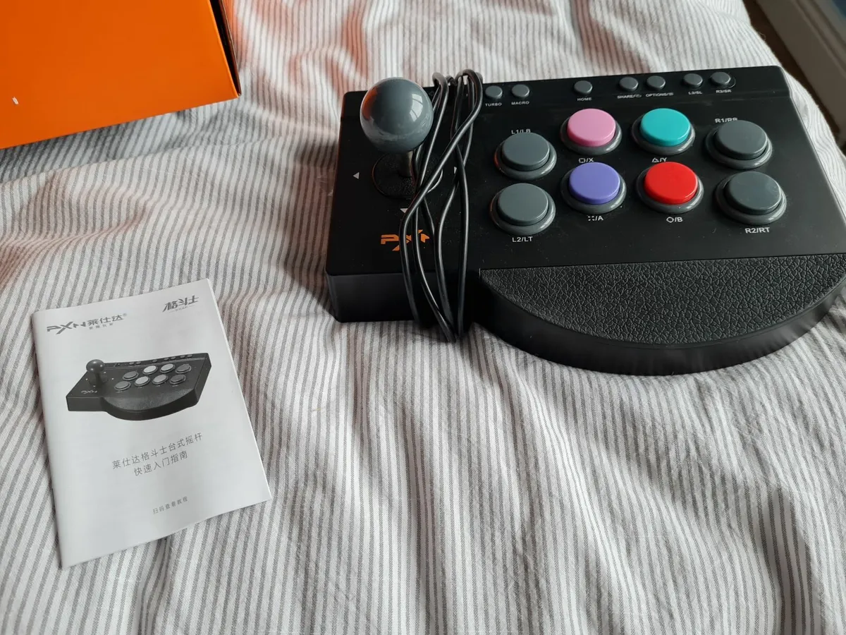 Gaming chair/ M-Audio MIDI keyboard/ Arcade Stick - Image 4