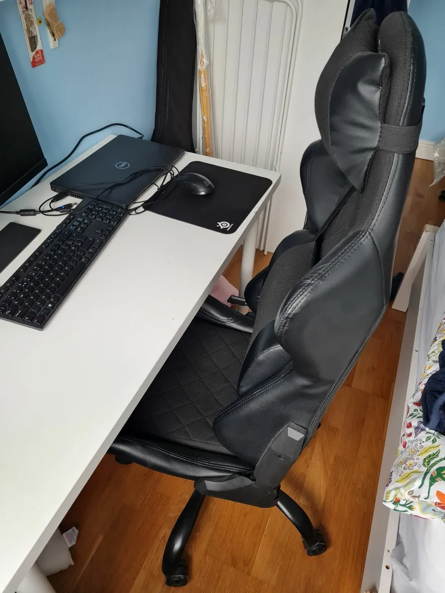 Gaming chair/ M-Audio MIDI keyboard/ Arcade Stick - Image 1