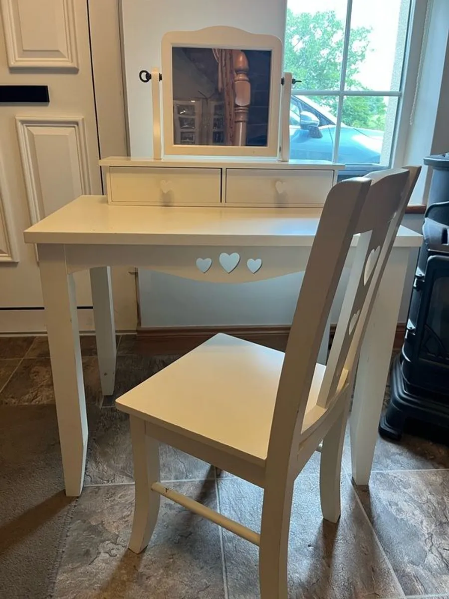 Childrens vanity unit and chair - Image 1