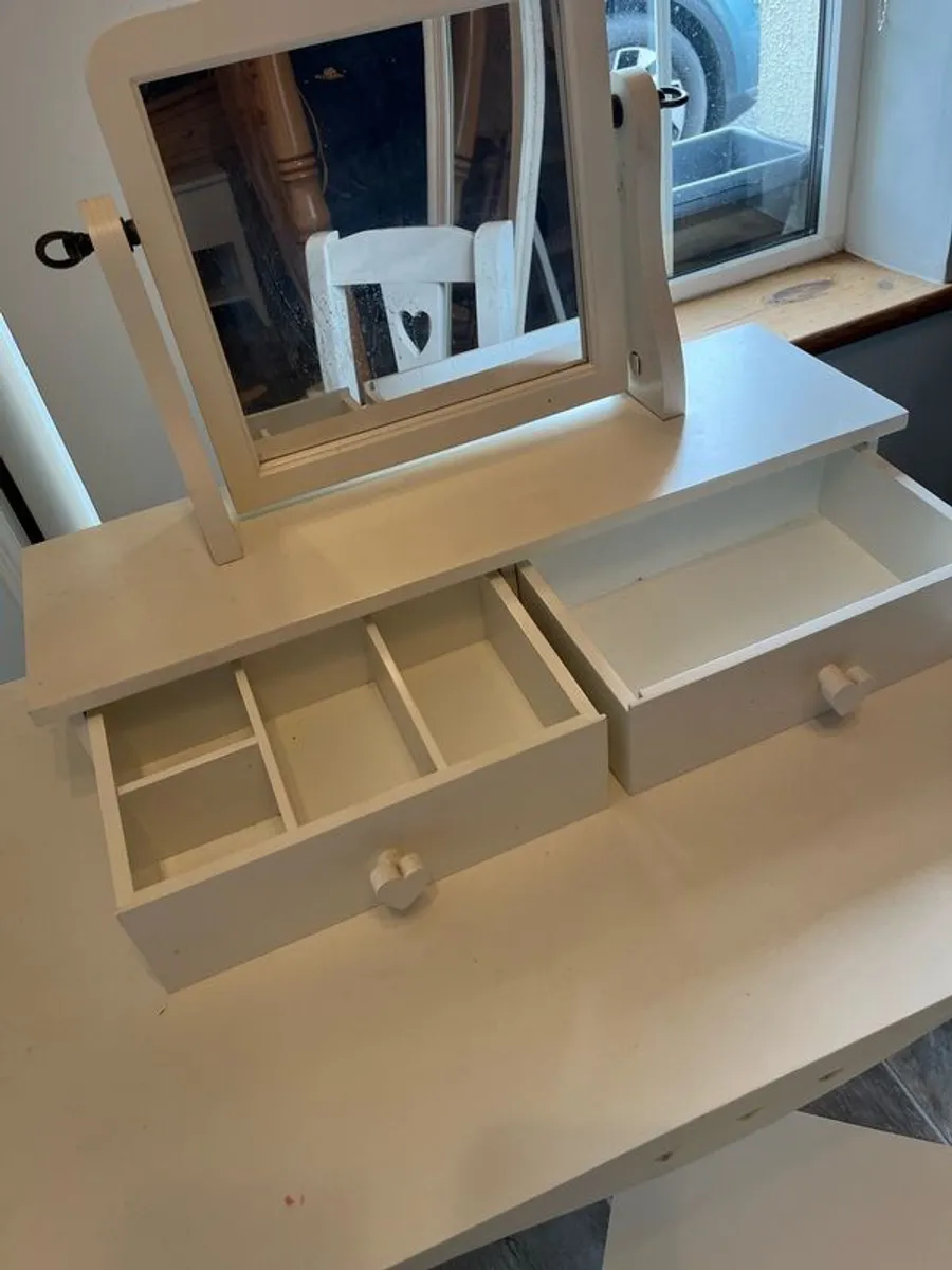 Childrens vanity unit and chair - Image 2