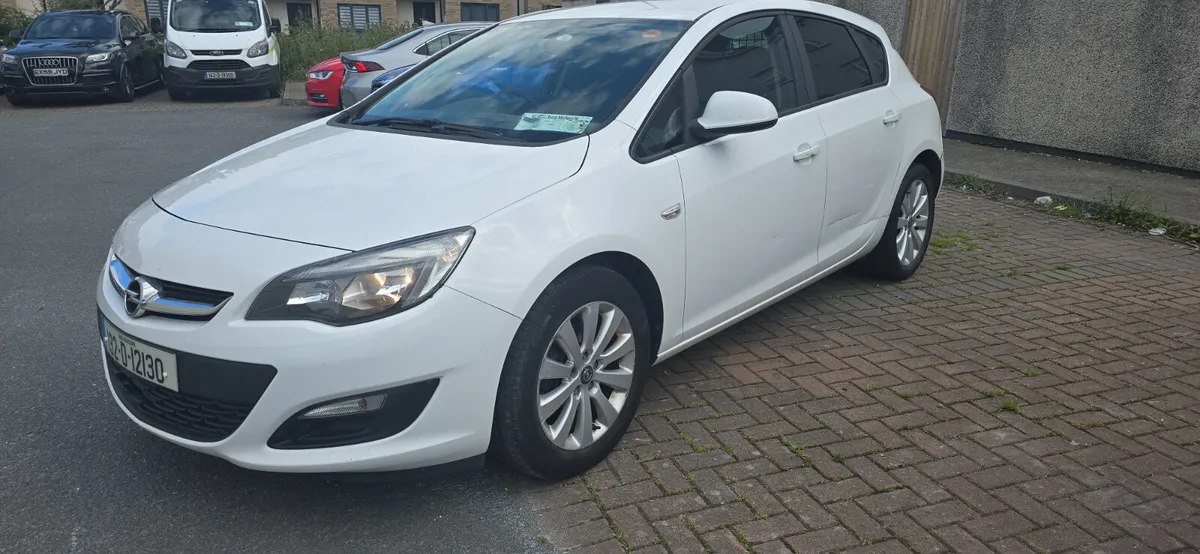 Opel Astra 2013 - Image 1