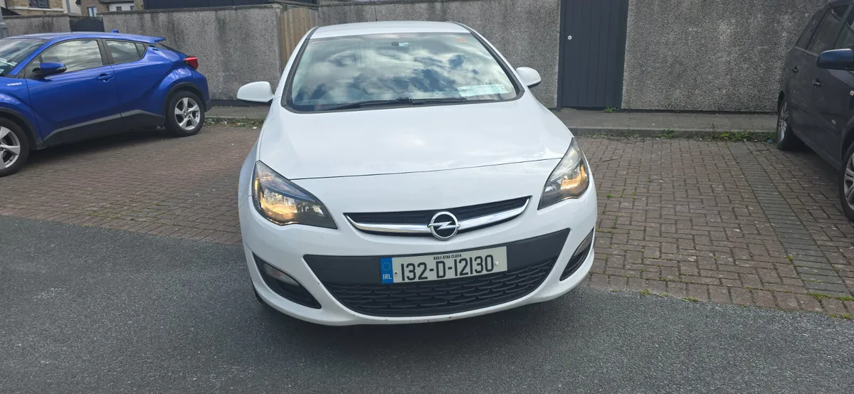 Opel Astra 2013 - Image 2