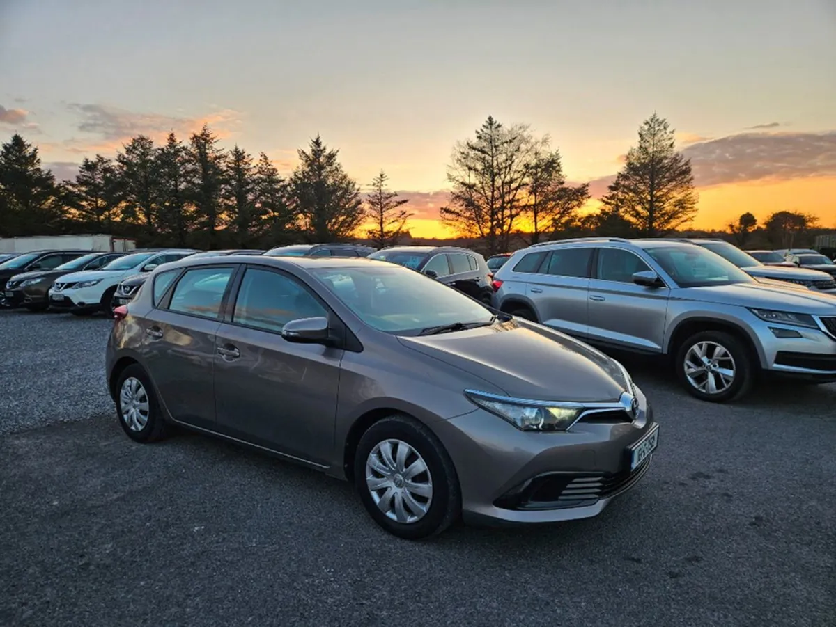 Toyota Auris 1.33 Petrol - Image 1