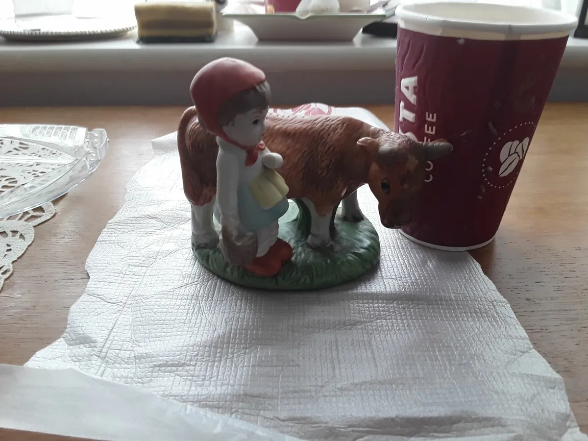 Small vintage collectible ornament dairy maid - Image 2