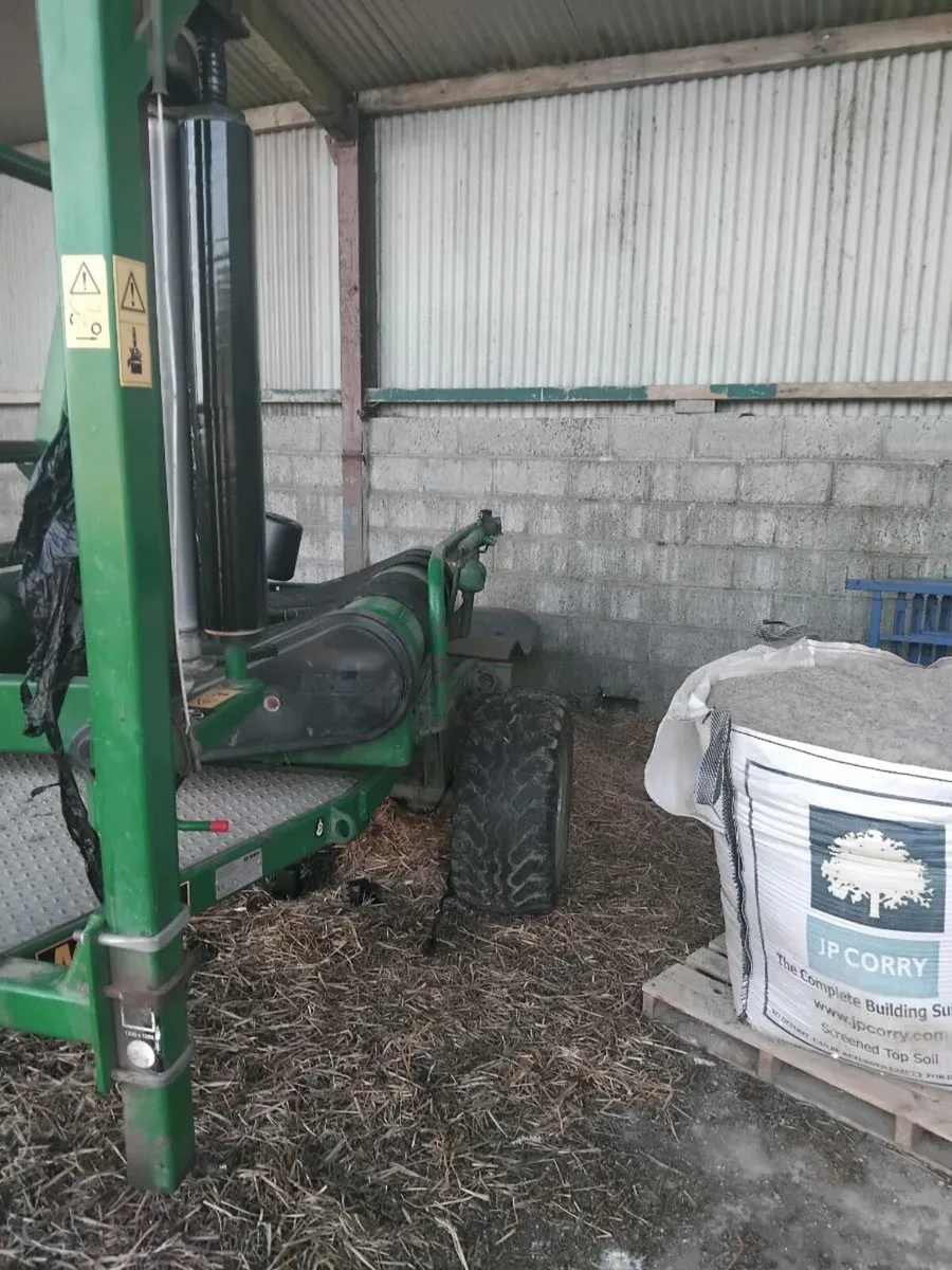Mchale wrapper &Claas baler - Image 3