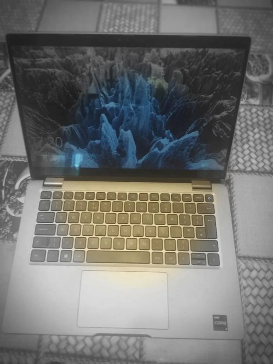 Laptop - Image 4