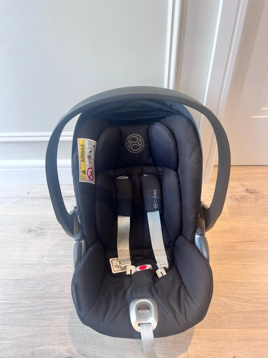 Cybex Car Seat + Isofix bundle - Image 1