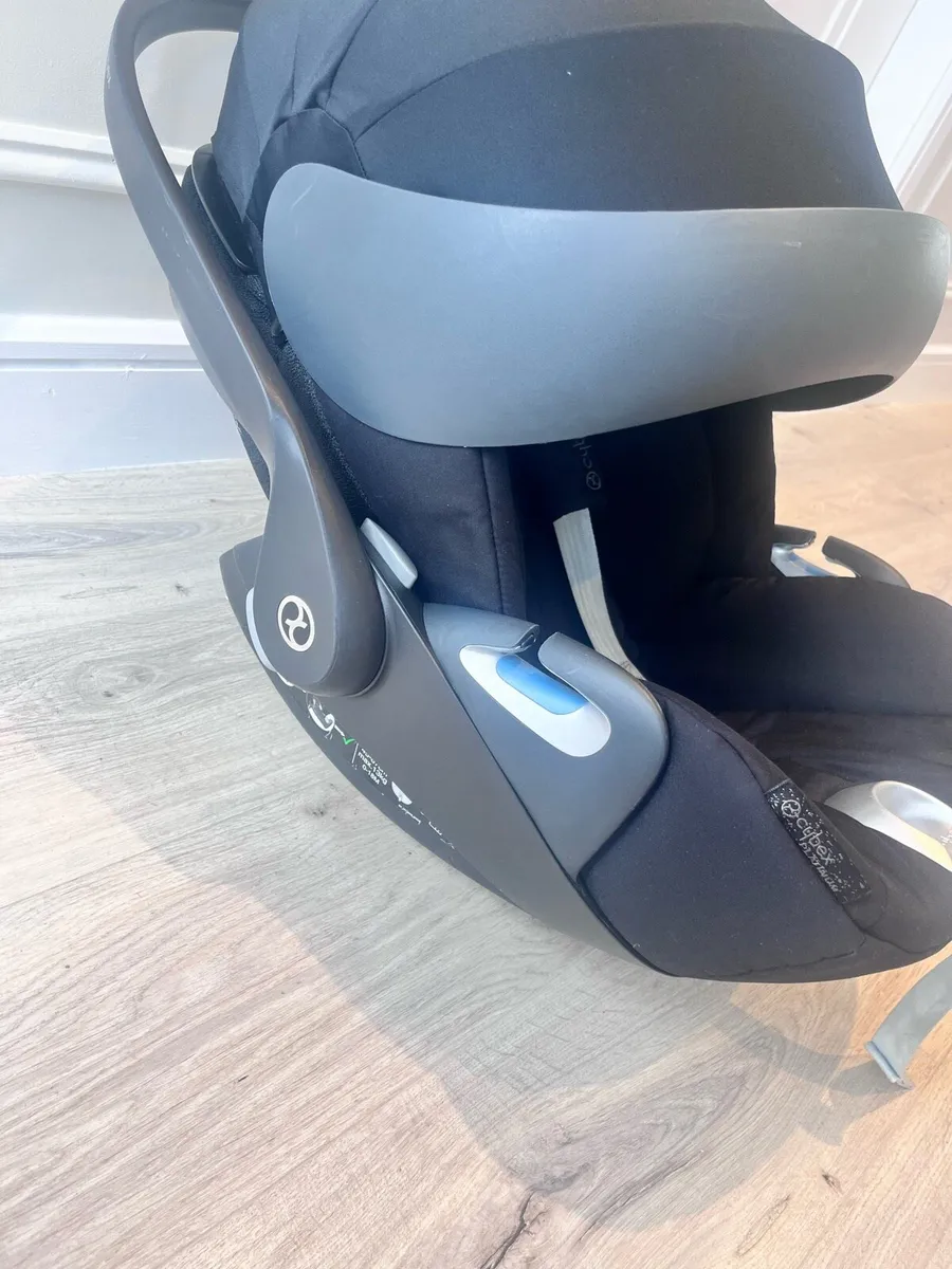 Cybex Car Seat + Isofix bundle - Image 3