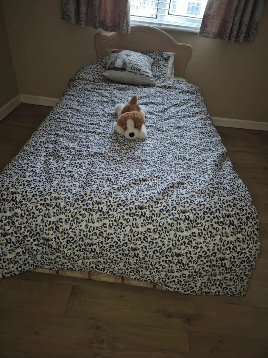 Two beds free, in good condition - Image 4
