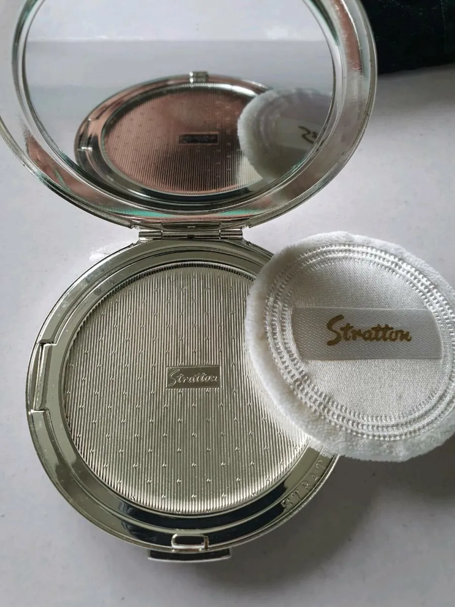 Vintage 'Stratton' Compacts - Image 4