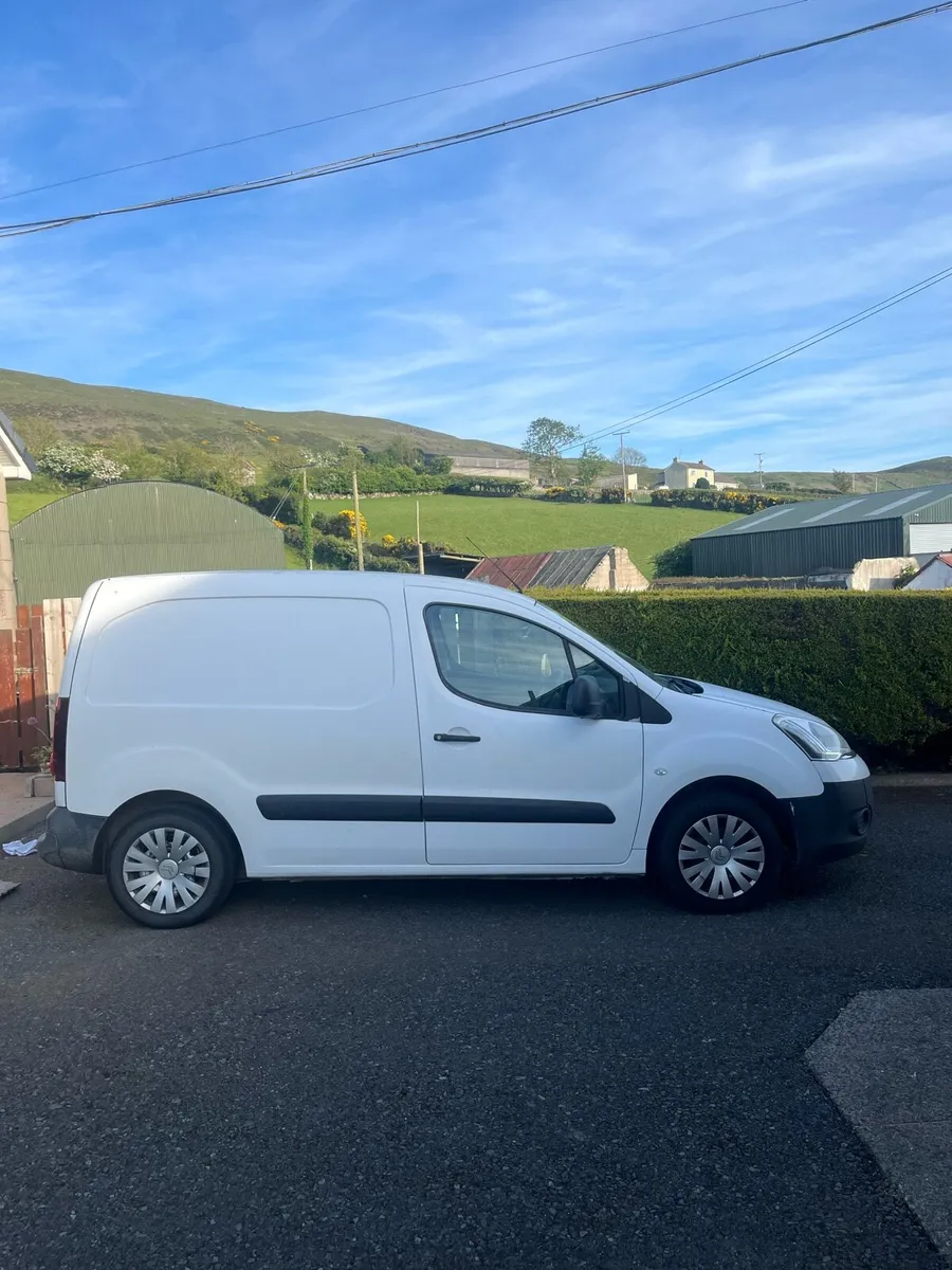 Van - Image 3