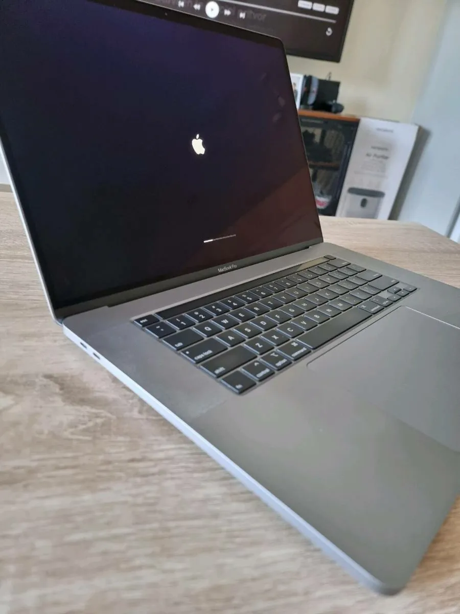MacBook Pro - Image 2