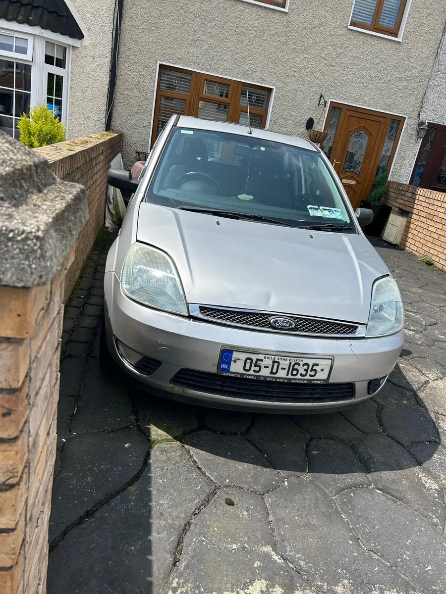 Ford fiesta Zetec 1.2 Very Low mileage - Image 3