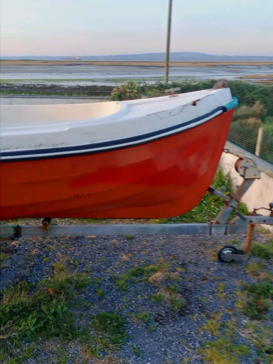 A boat - Image 2