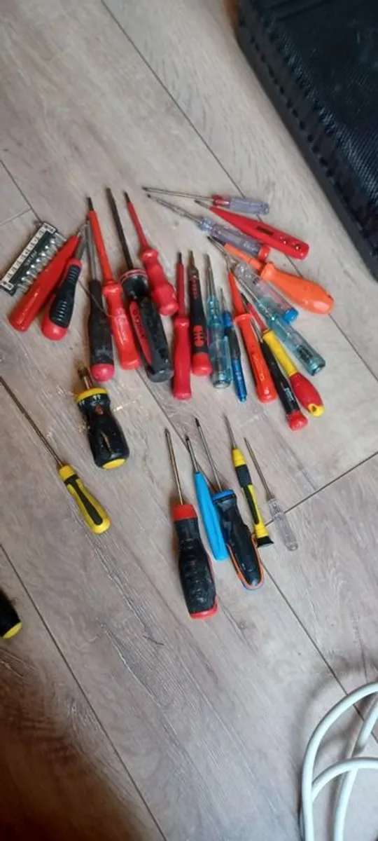 Box of different screws - Image 4