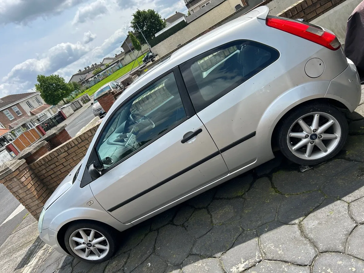 Ford fiesta Zetec 1.2 Very Low mileage - Image 2