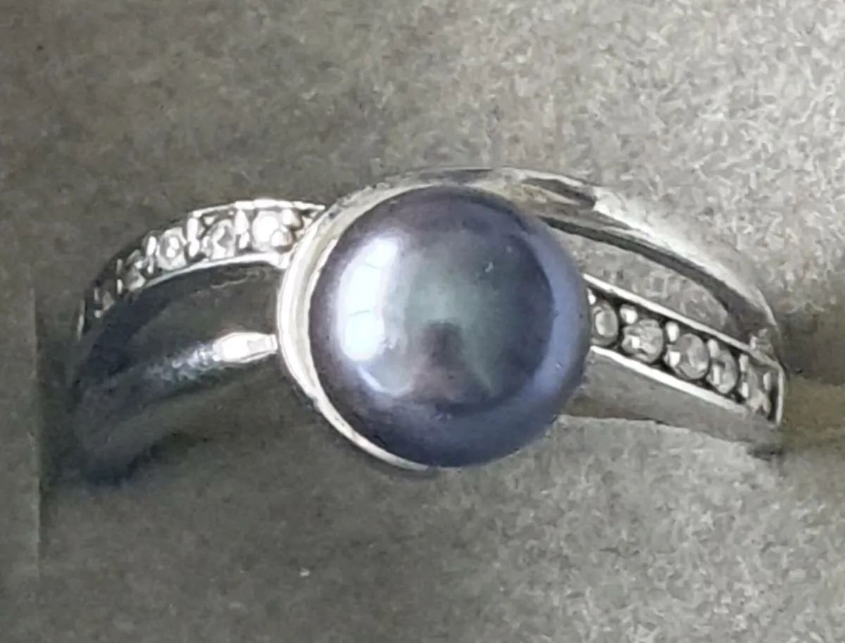 925 Silver. Peacock Pearl & Crystal Ring (O) - Image 1