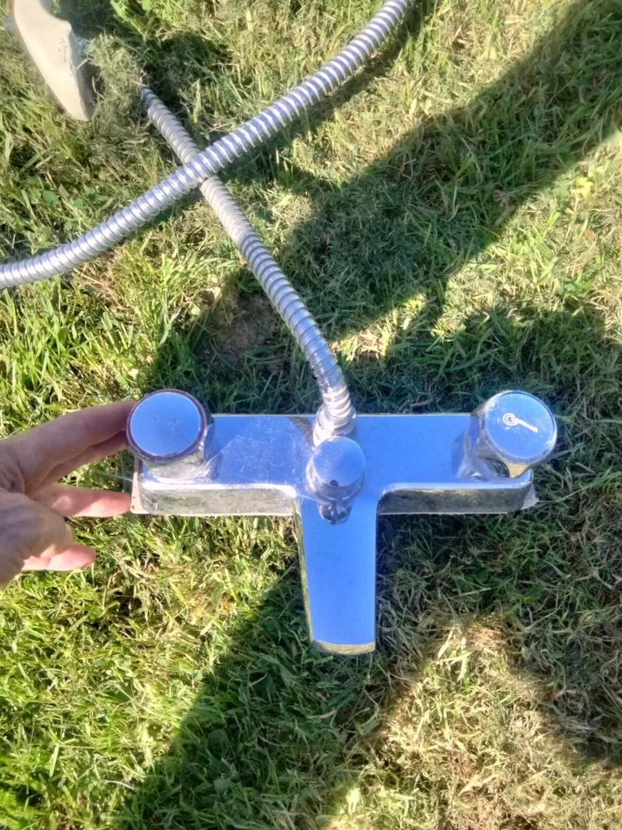 Bathroom taps - Image 1