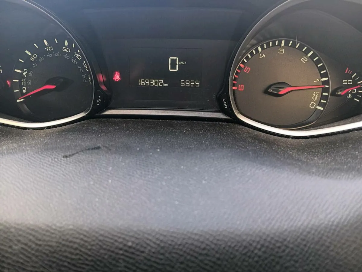 PEUGEOT 308 - Image 2