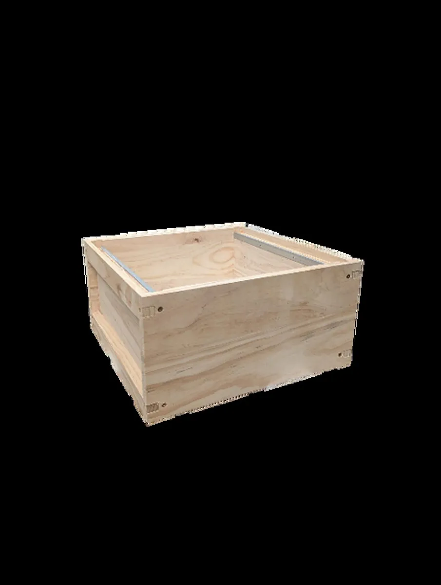 4 x Red Deal brood boxes - Image 1