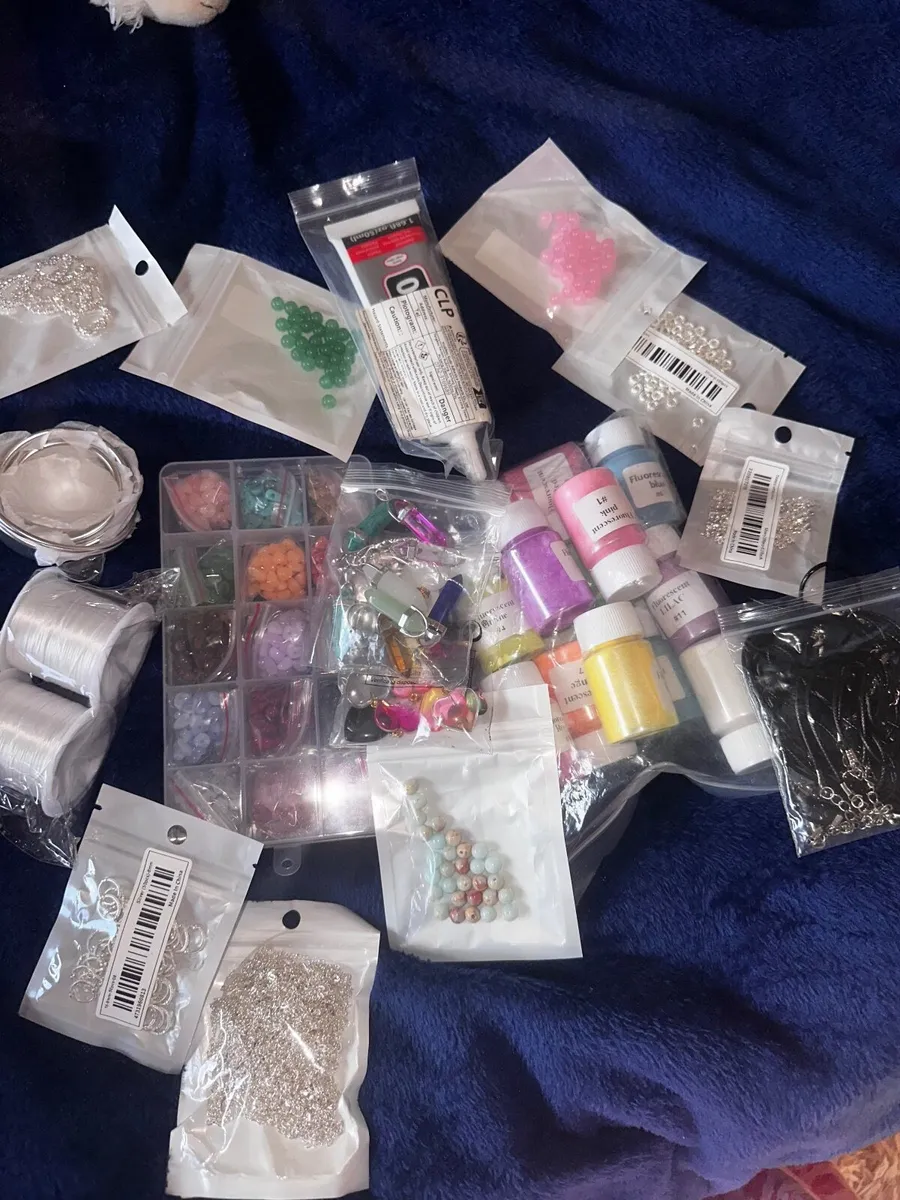 Big DIY Jewelry Kit – Beads, Crystals, Chains, Thr - Image 2