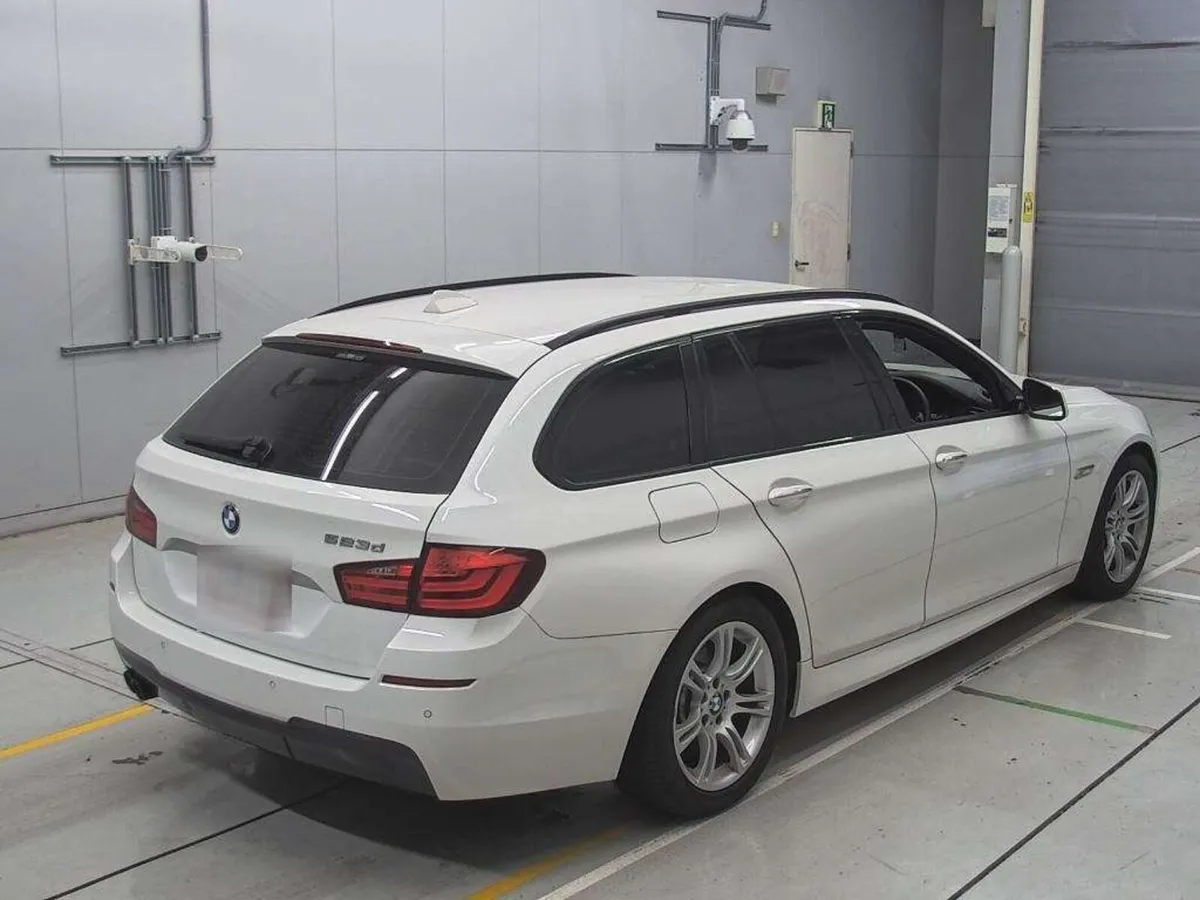 2013 BMW 523D Msport ULTRA LOW KMS - Image 2