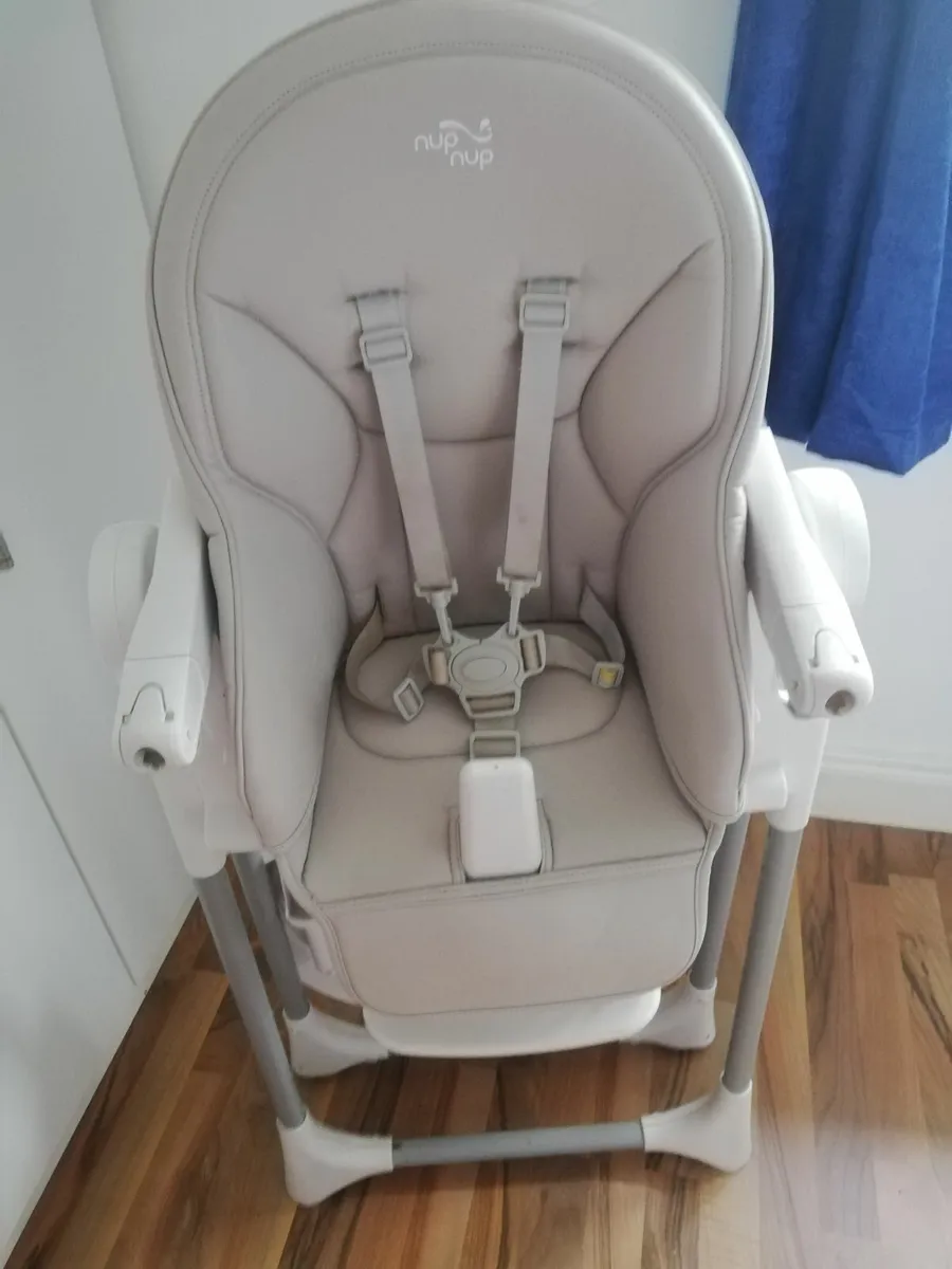 High chair - Image 1