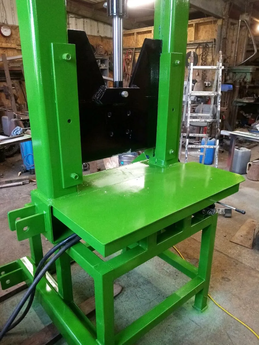 Log splitter - Image 1