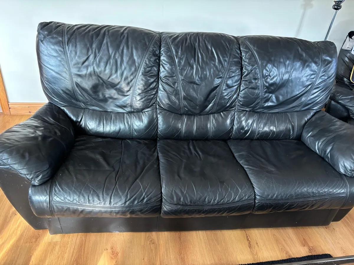 3-2-1 black leather sofa - Image 1