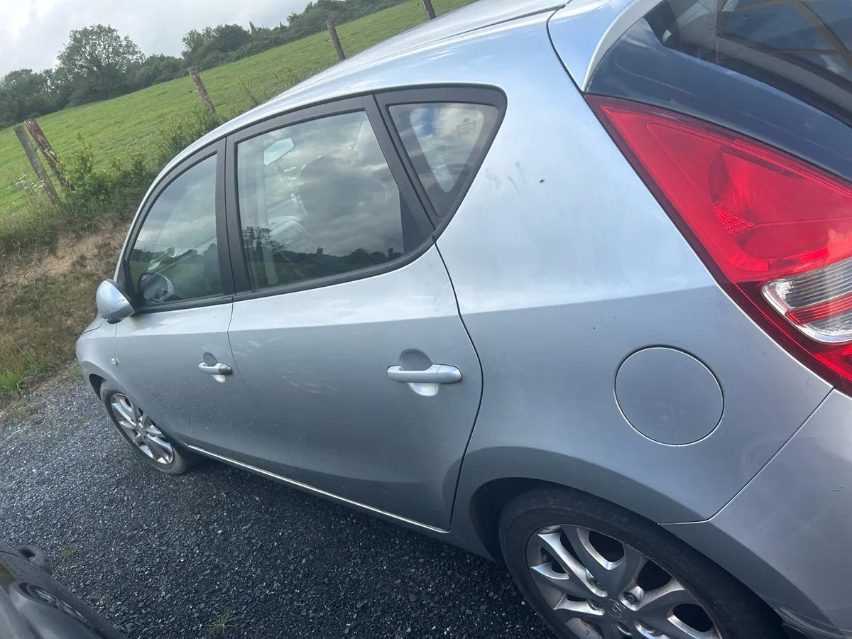 Silver Hyundai 130 for sale - Image 3