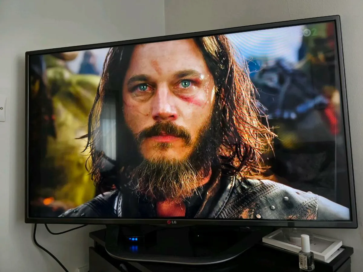 Lg Smart TV  42 inch - Image 1