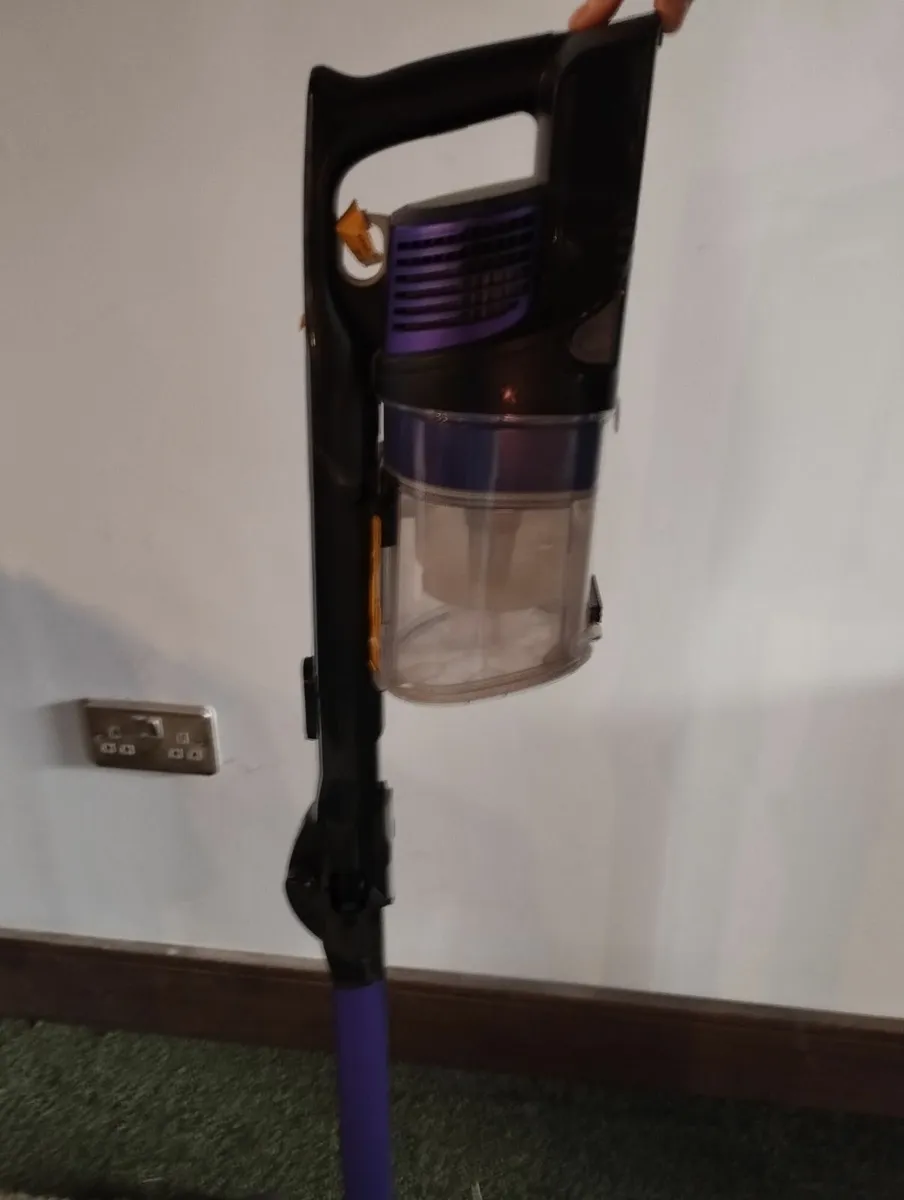Shark Cordless Vacuum cleaner - Image 2
