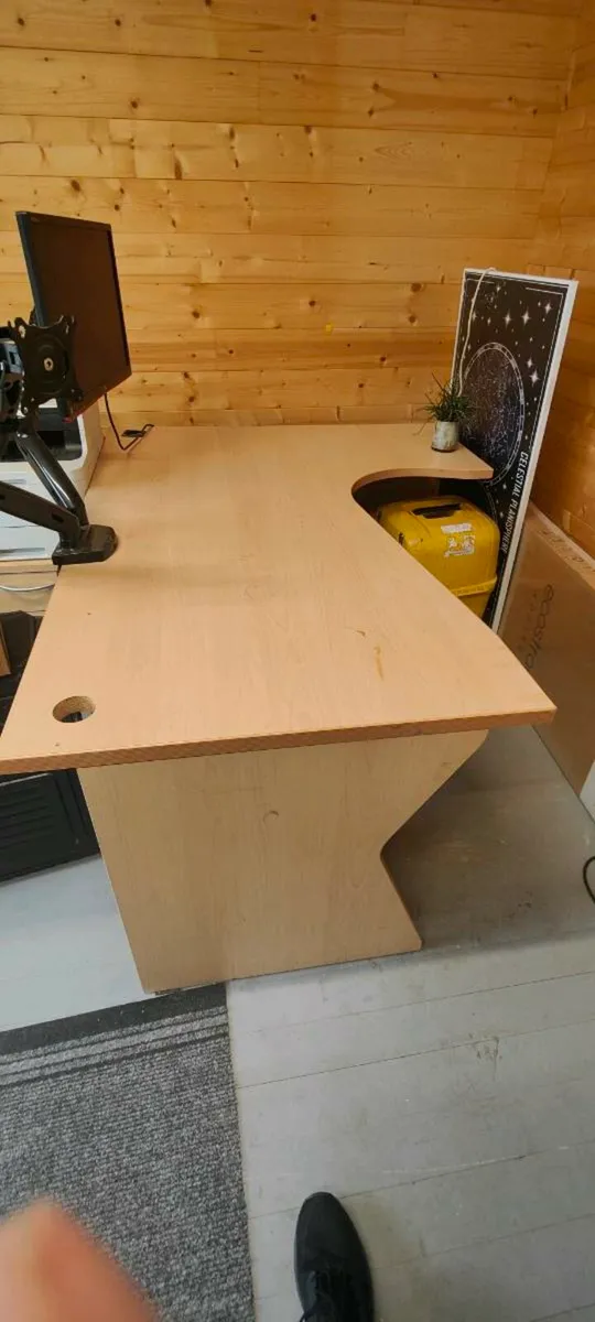 Desk and chairs - Image 2