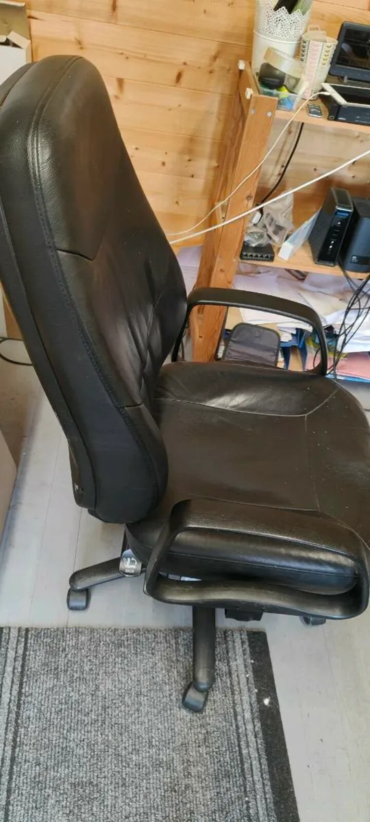 Desk and chairs - Image 3