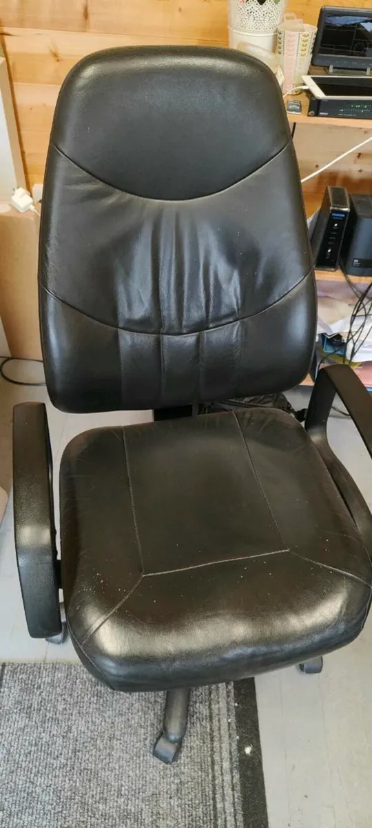 Desk and chairs - Image 4