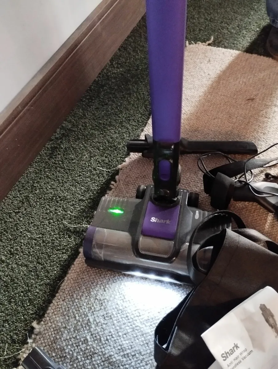 Shark Cordless Vacuum cleaner - Image 1
