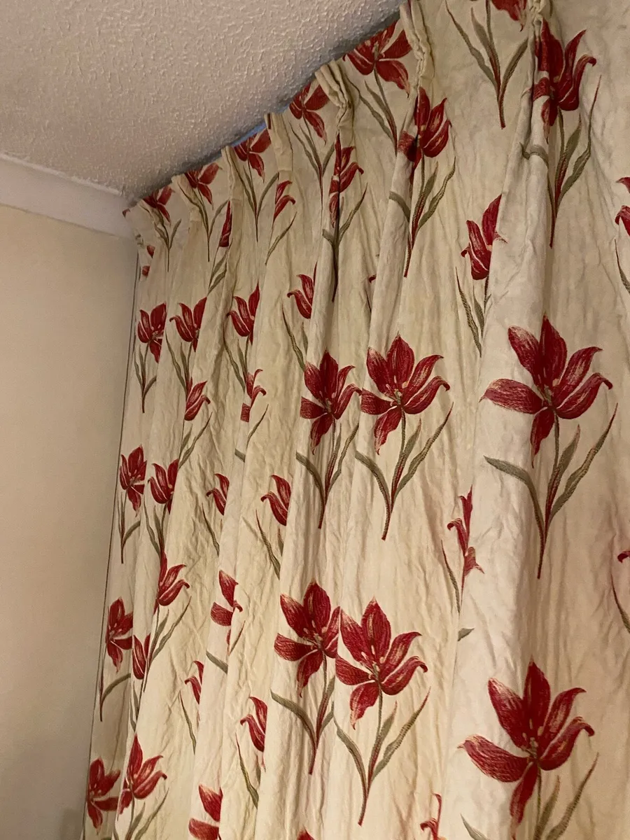 Curtains - Image 2