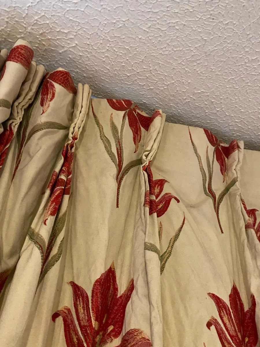 Curtains - Image 3