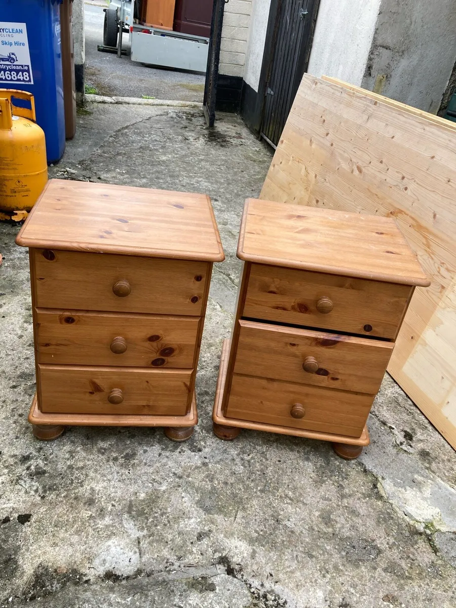 Set of bedside tables