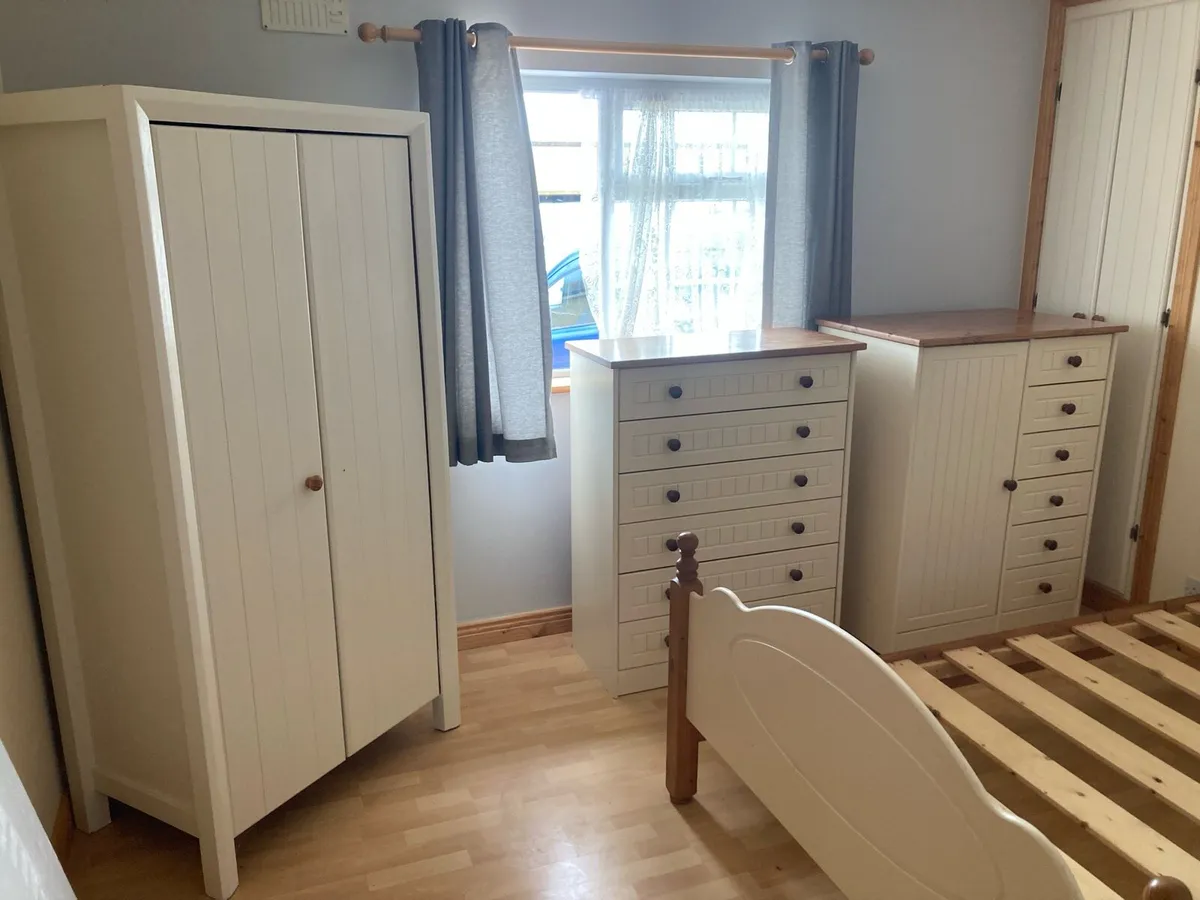 Bedroom furniture - Image 2
