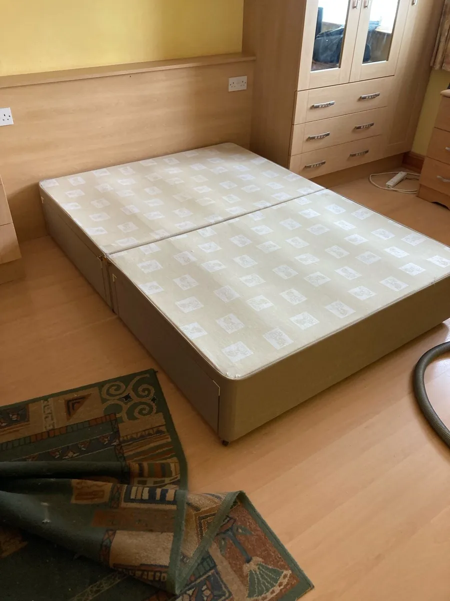 Bedroom furniture - Image 4