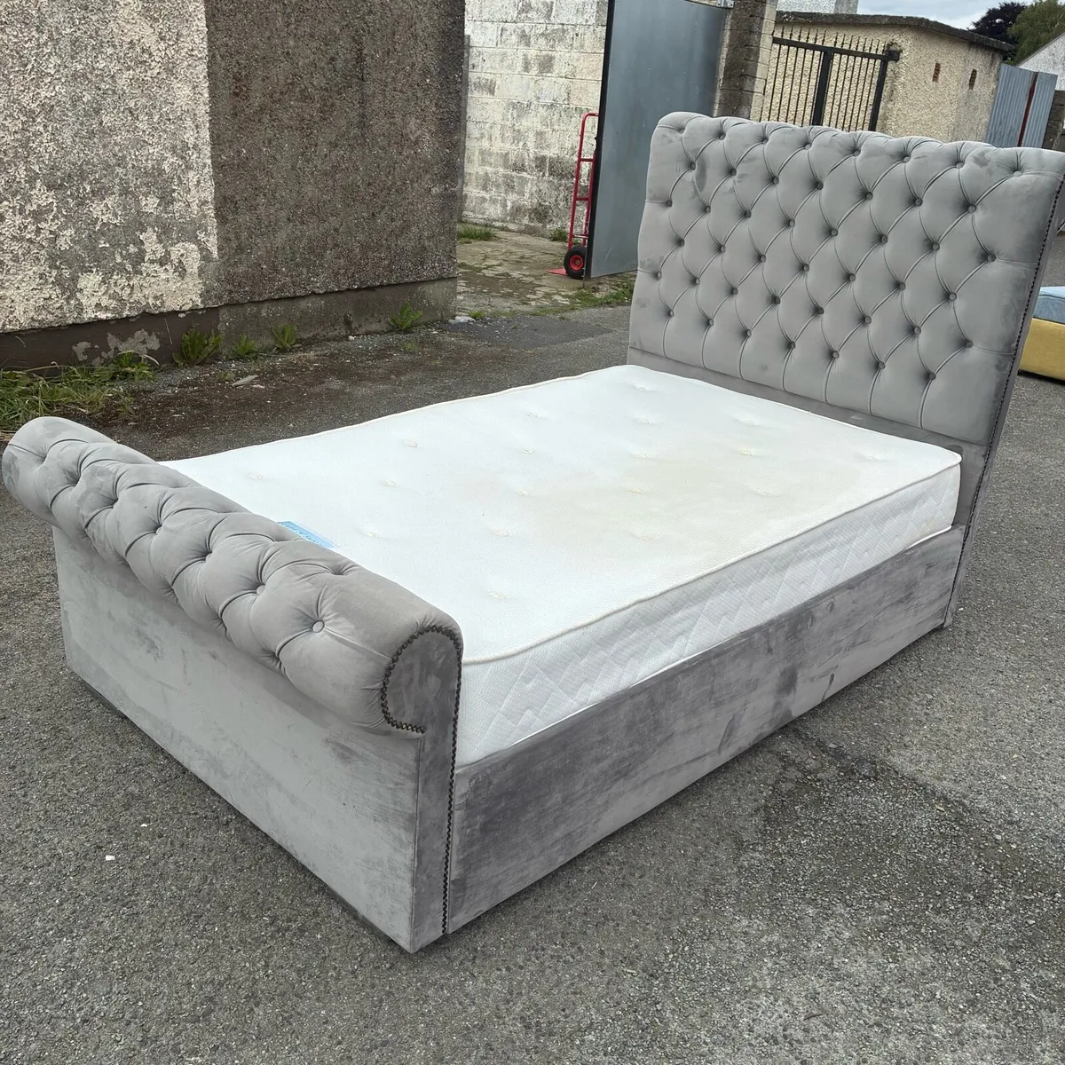 Small double Crush velvet bed frame & Mattress - Image 2