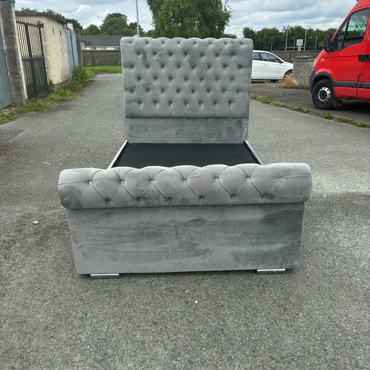 Small double Crush velvet bed frame & Mattress - Image 4