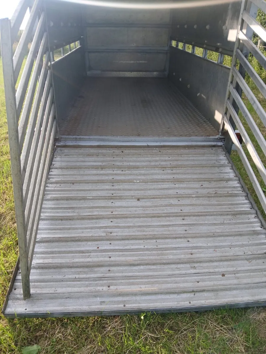 Trailer - Image 2