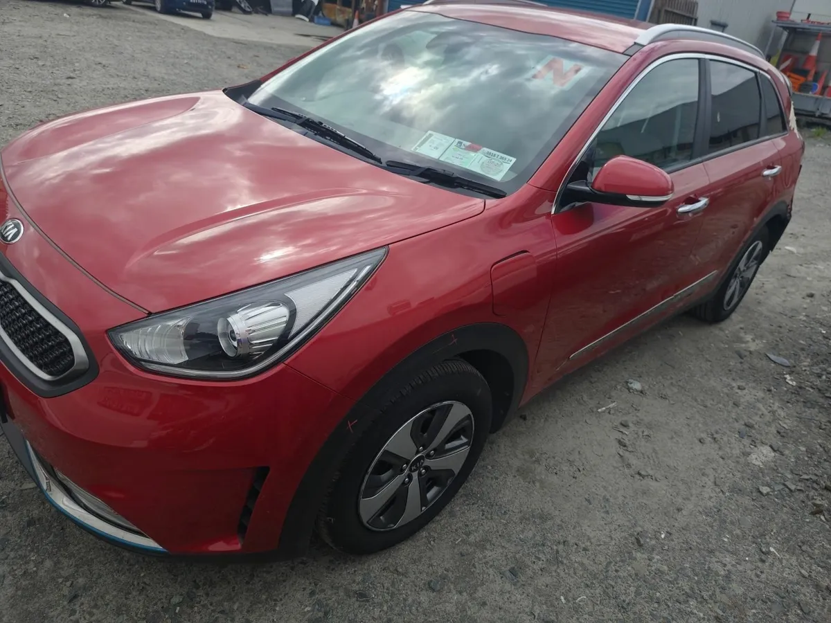 2019 Kia niro hybrid - Image 2